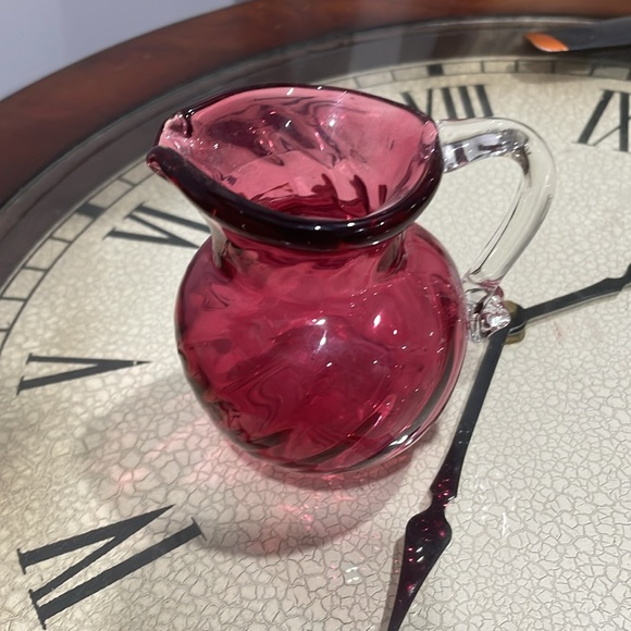 Small vintage cranberry hand blown pitcher - Picture 3 of 4